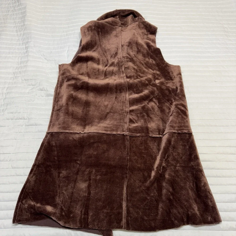 NWT Charming Charlie Women's‎ Reversible Faux Fur Vest Cardigan Size Medium